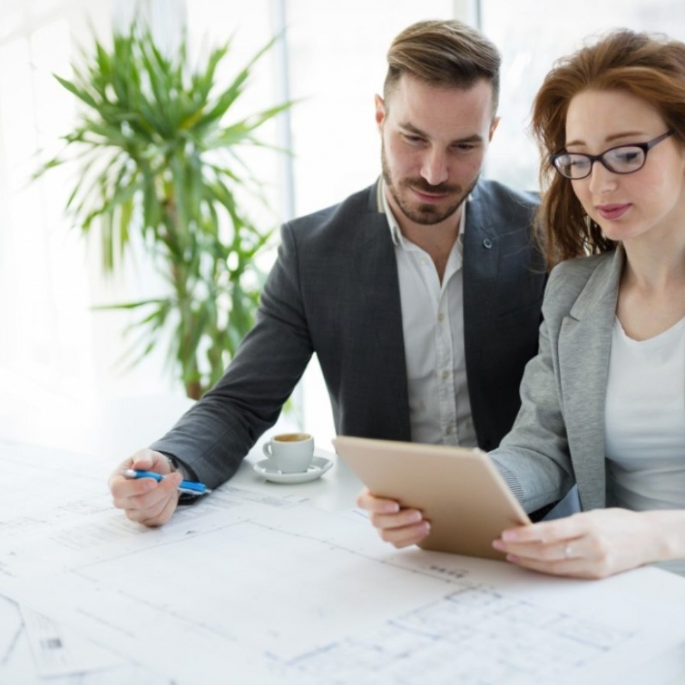portrait-of-young-architect-woman-on-meeting-KFZCE3A-1600x900