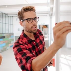 casual-business-giving-a-presentation-to-PJKX6JZ-1